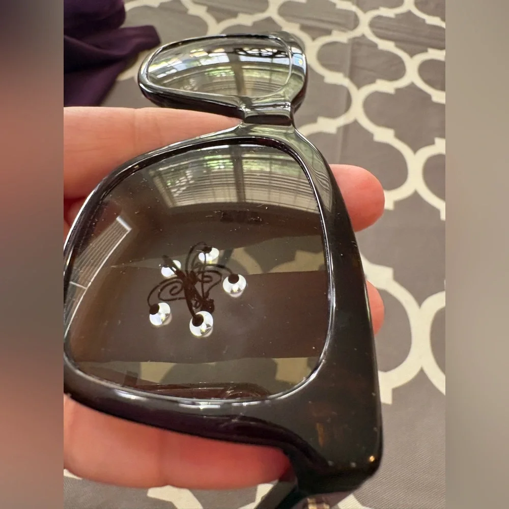 Gucci Women’s Black Sunglasses - Picture 9 of 11